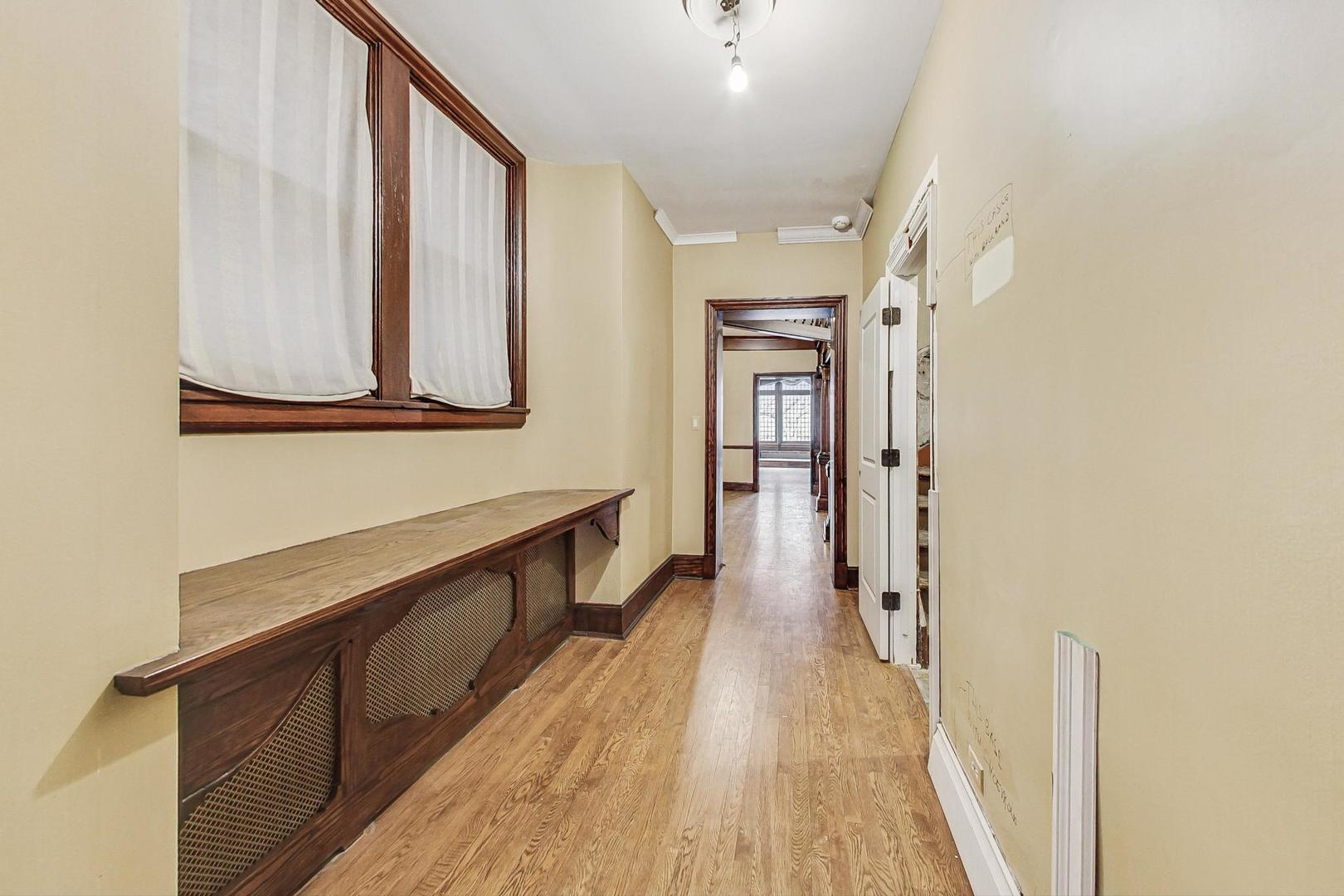 1310 North Astor Street Chicago, IL 60610 - Photo 15 of 33 a hallway with wooden floor