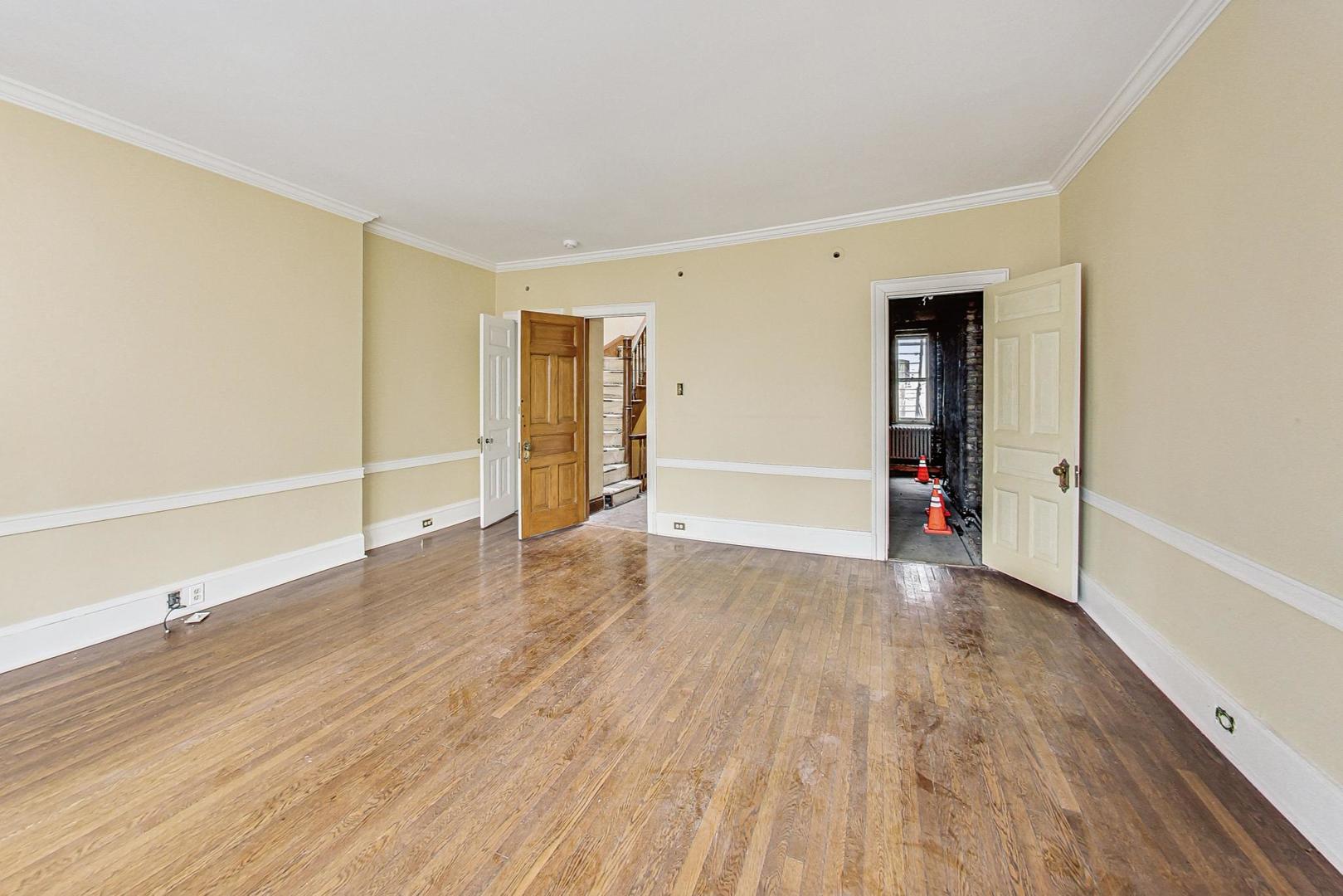1310 North Astor Street Chicago, IL 60610 - Photo 18 of 33 a view of an empty room with wooden floor and a window