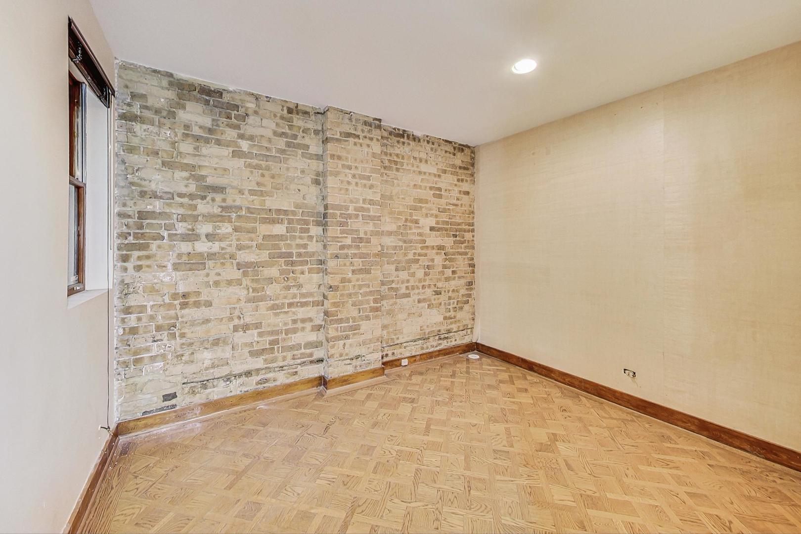 1310 North Astor Street Chicago, IL 60610 - Photo 9 of 33 a view of an empty room