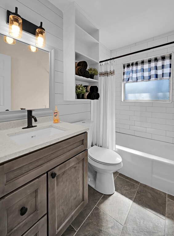 122 Teeling Trail Whitney, TX 76692 - Photo 21 of 31 a bathroom with a sink a toilet and shower
