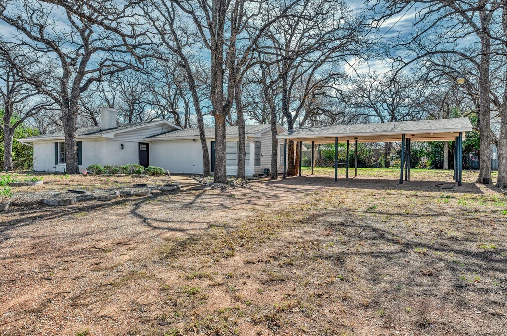 122 Teeling Trail Whitney, TX 76692 - Photo 3 of 31 a backyard of a house with table and chairs