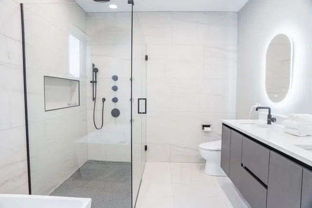 $1,050,000 | 1625 North Kedzie Avenue, Chicago, IL 60647