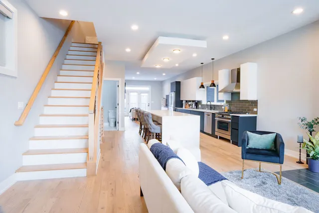 $1,050,000 | 1625 North Kedzie Avenue, Chicago, IL 60647