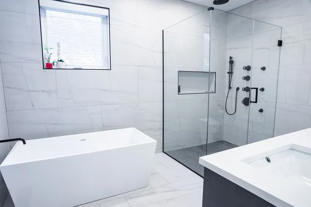 $1,050,000 | 1625 North Kedzie Avenue, Chicago, IL 60647