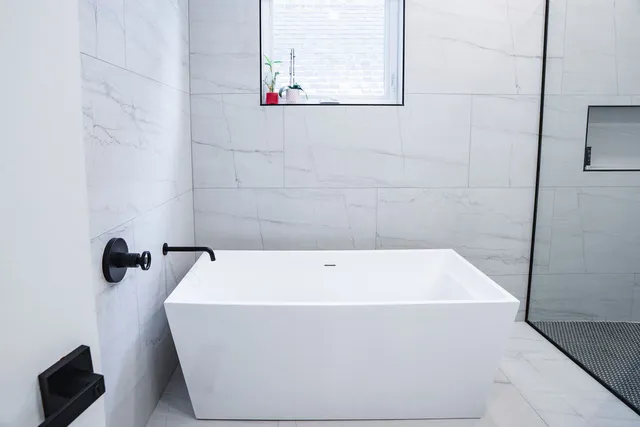 $1,050,000 | 1625 North Kedzie Avenue, Chicago, IL 60647