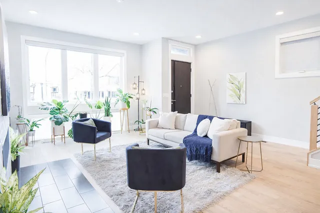 $1,050,000 | 1625 North Kedzie Avenue, Chicago, IL 60647