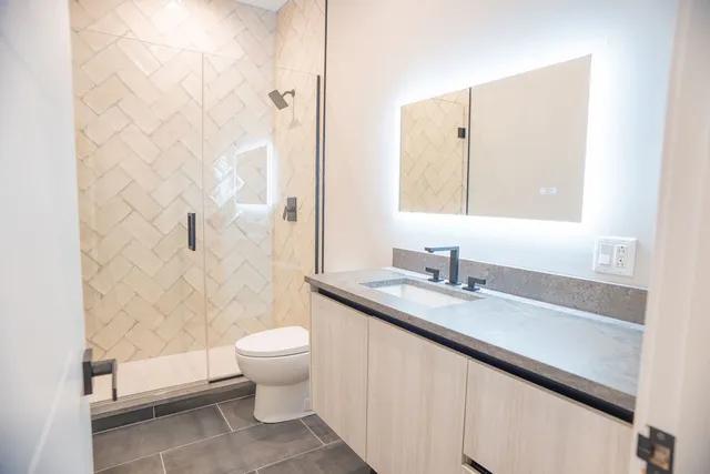 $1,050,000 | 1625 North Kedzie Avenue, Chicago, IL 60647