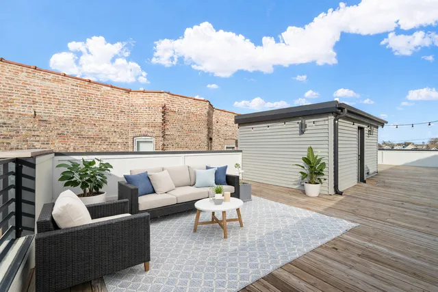 $1,050,000 | 1625 North Kedzie Avenue, Chicago, IL 60647