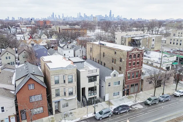 $1,050,000 | 1625 North Kedzie Avenue, Chicago, IL 60647