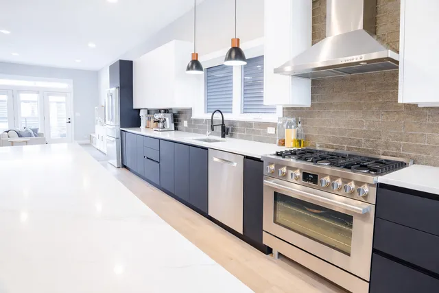 $1,050,000 | 1625 North Kedzie Avenue, Chicago, IL 60647