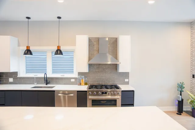 $1,050,000 | 1625 North Kedzie Avenue, Chicago, IL 60647