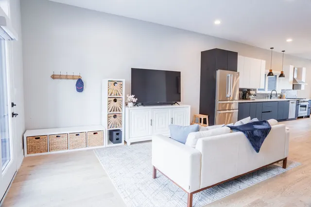 $1,050,000 | 1625 North Kedzie Avenue, Chicago, IL 60647