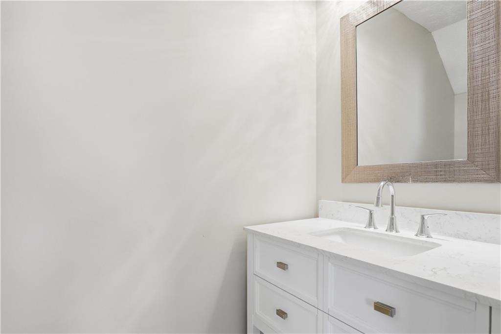 5655 Laurel Ridge Drive Atlanta, GA 30344 - Photo 11 of 51 Gallery Image 11