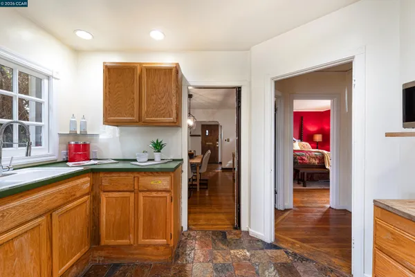 $749,950 | 2600 55th Avenue, Oakland, CA 94605