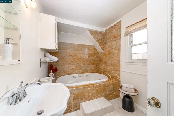 $749,950 | 2600 55th Avenue, Oakland, CA 94605