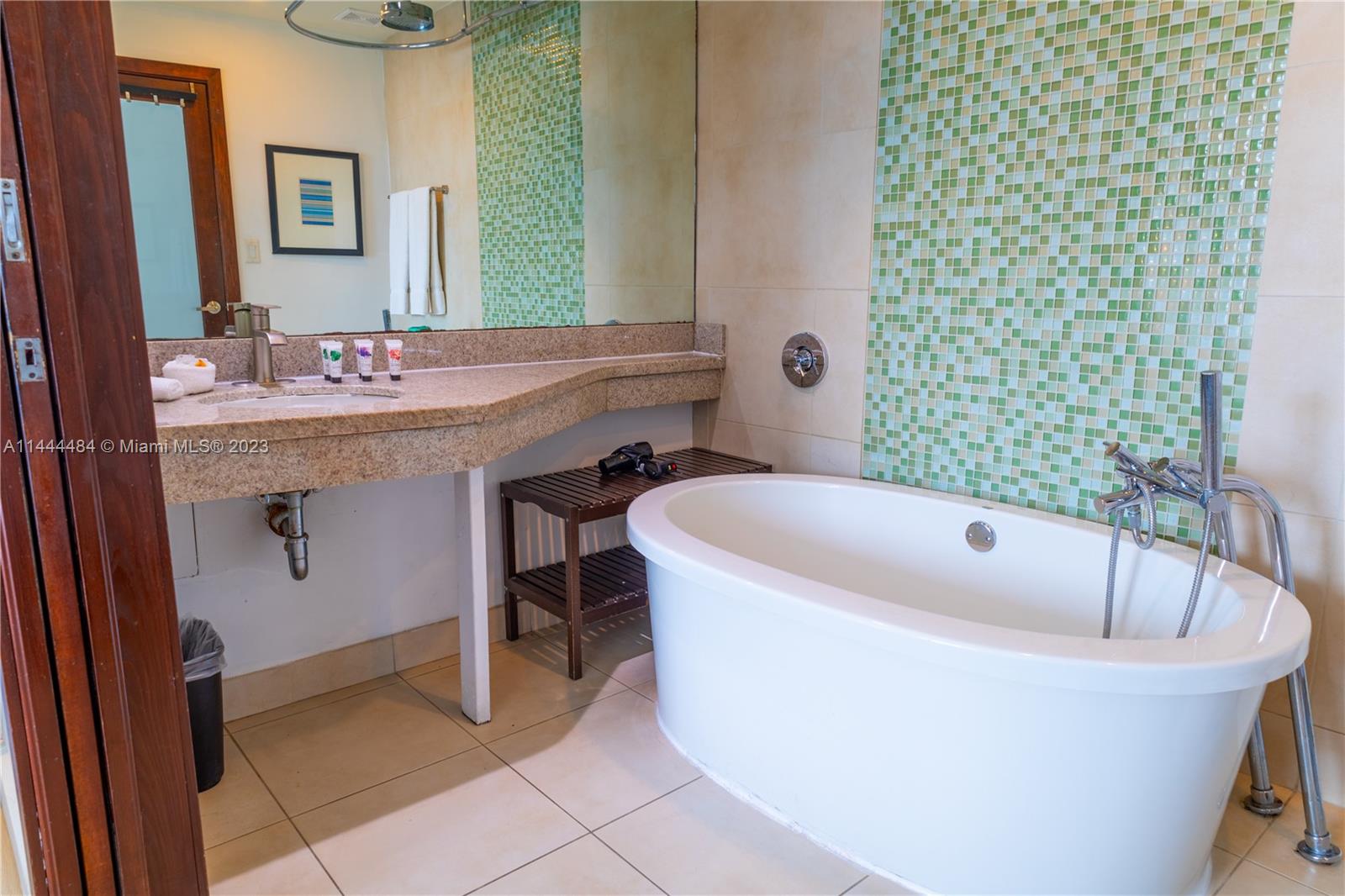 1052 Ocean Drive, Unit C503 Miami Beach, FL 33139 - Photo 12 of 28