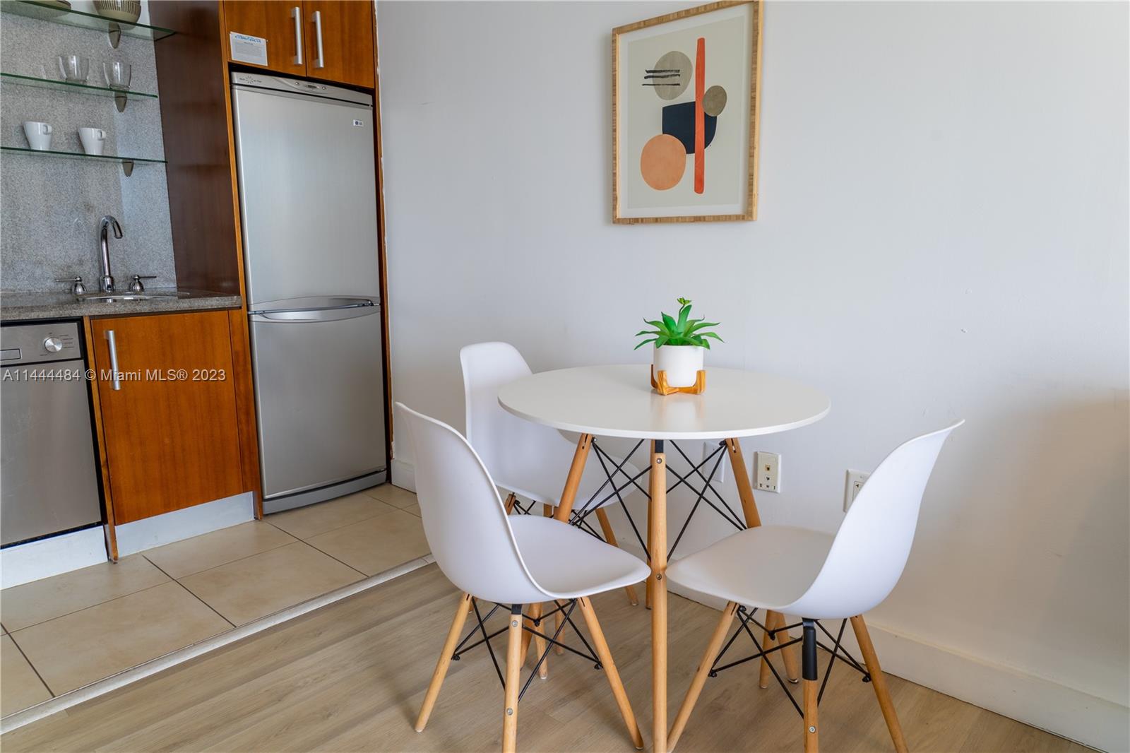 1052 Ocean Drive, Unit C503 Miami Beach, FL 33139 - Photo 7 of 28