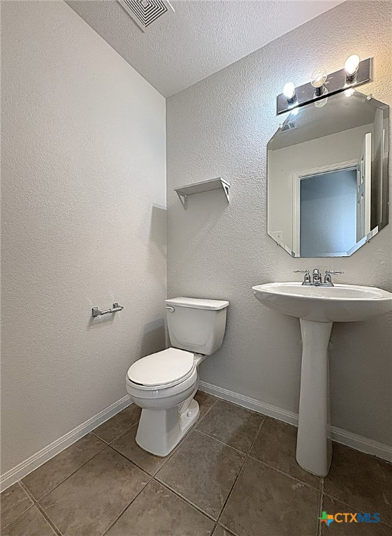 6502 Griffith Loop Killeen, TX 76549 - Photo 13 of 22 a bathroom with a toilet sink and mirror