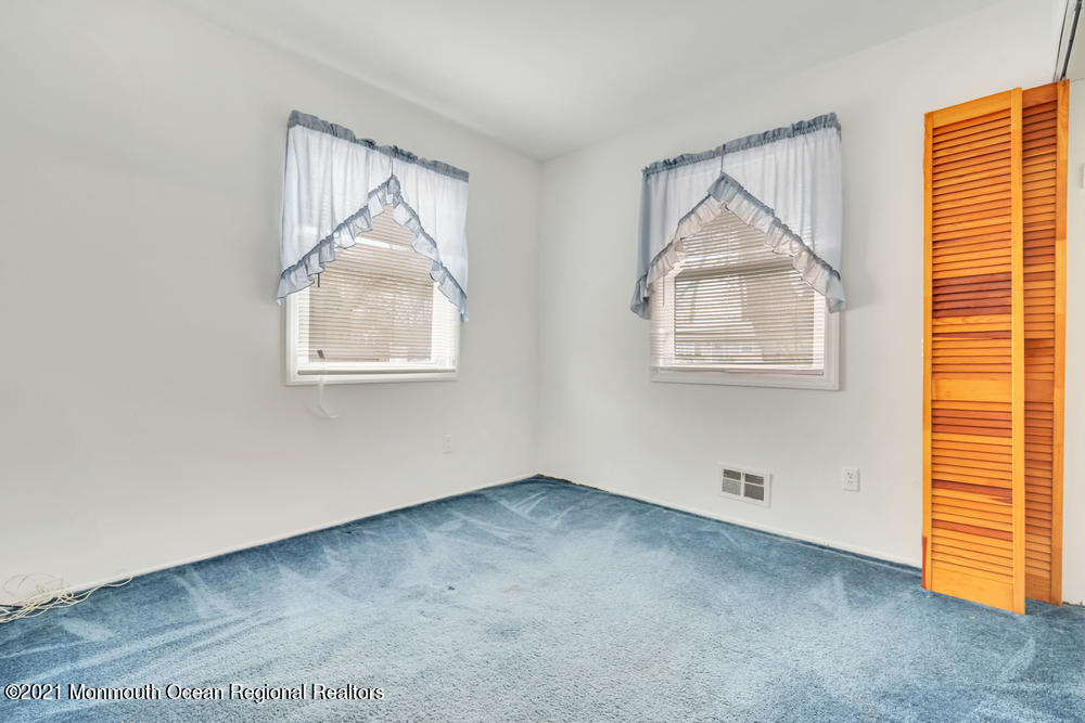42 Harborage Avenue Bayville, NJ 08721 - Photo 28 of 35 an empty room with windows and closet