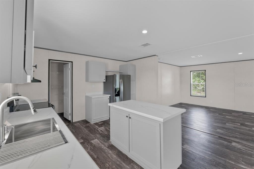 909 Lake Thomas Road Lake Wales, FL 33898 - Photo 4 of 32