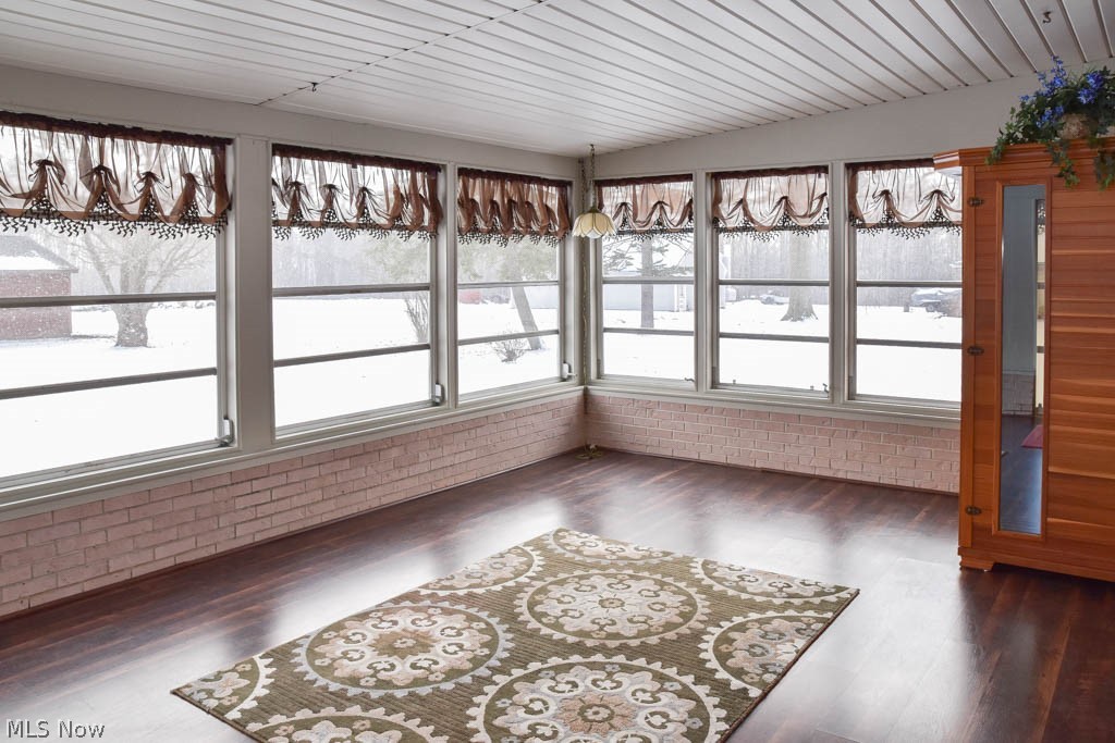 6094 Hanna Road Ravenna, OH 44266 - Photo 20 of 31 Enclosed back porch.