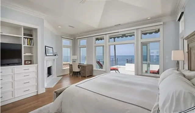 $8,195,000 | 6911 Neptune Place, La Jolla, CA 92037