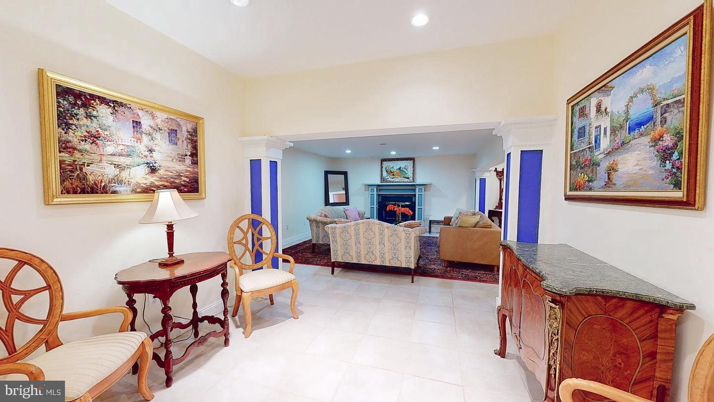 9710 Middleton Ridge Road Vienna, VA 22182 - Photo 2 of 25 Fully furnished and spacious!