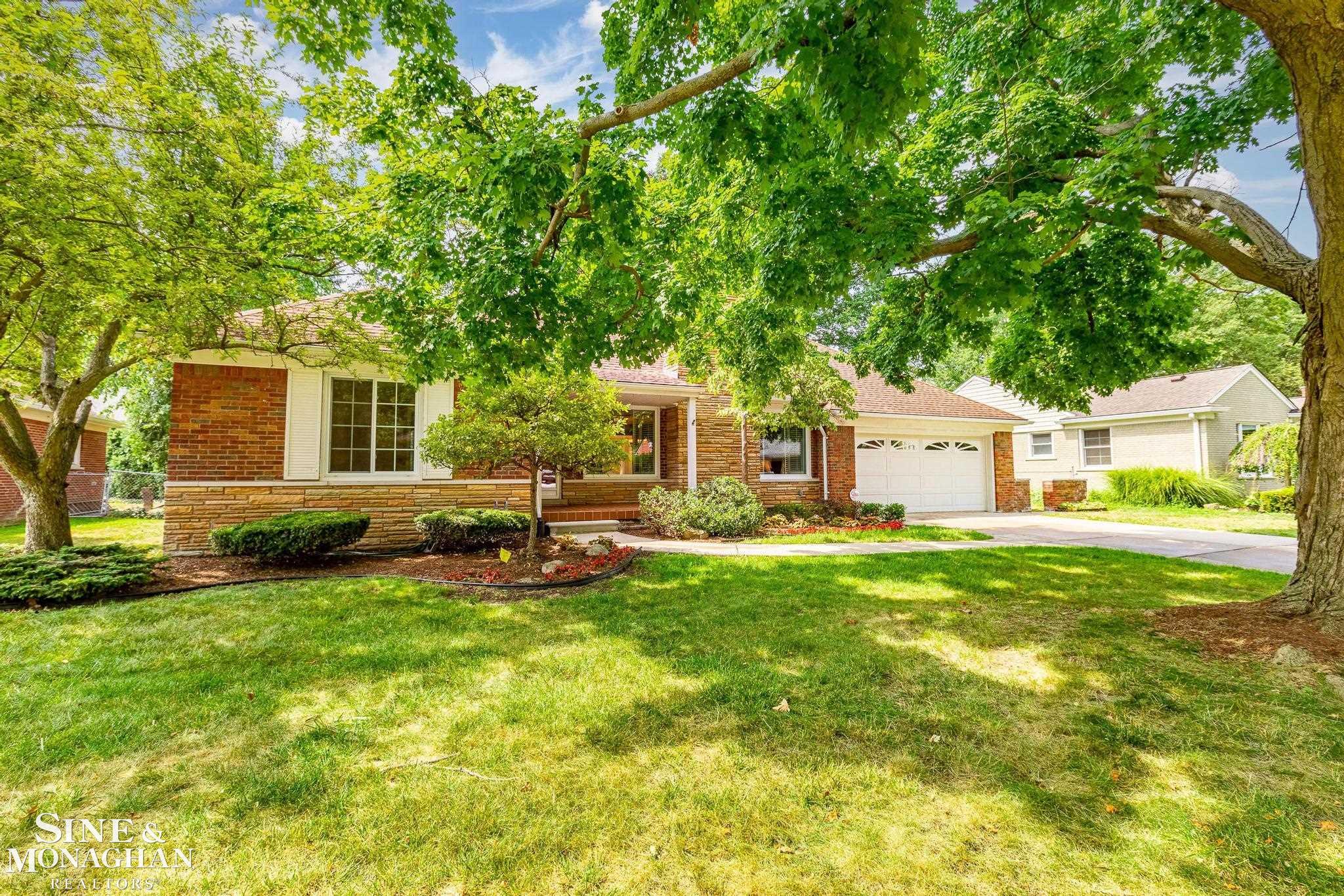 945 North Renaud Road Grosse Pointe Woods, MI 48236 - Photo 1 of 28