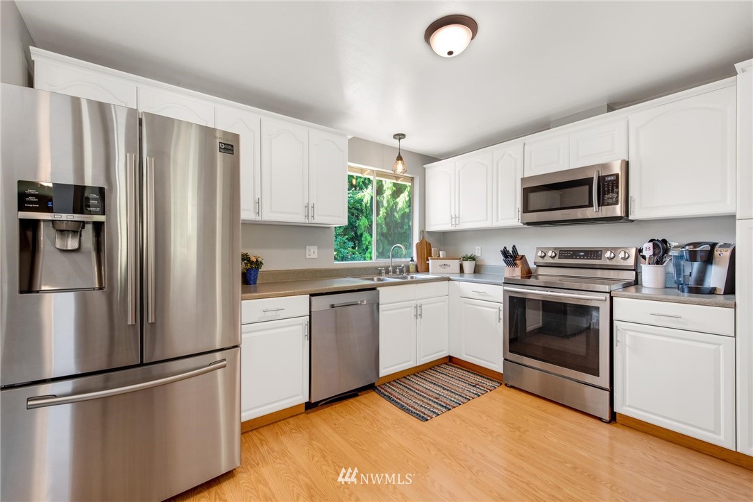 17218 Brook Boulevard Bothell, WA 98012 - Photo 2 of 22