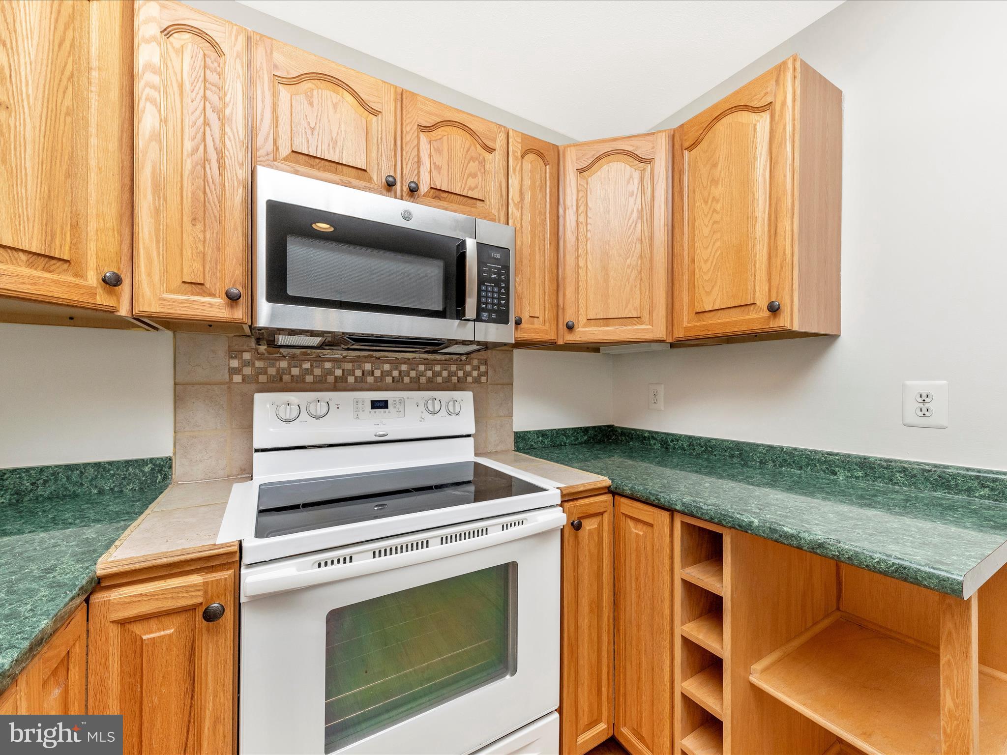 1116 Keswick Place Frederick, MD 21703 - Photo 16 of 53 a kitchen with granite countertop cabinets stainless steel appliances and a sink