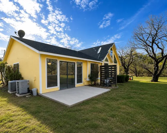 $1,395 | 210 Skyline Drive, Kingsland, TX 78639