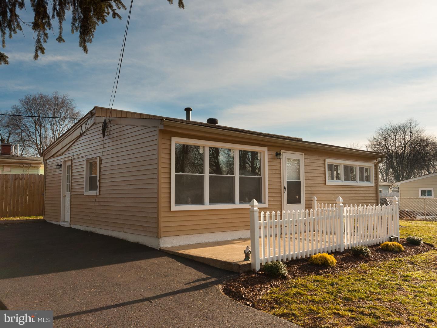 515 Estate Road Maple Shade, NJ 08052 - Photo 2 of 25