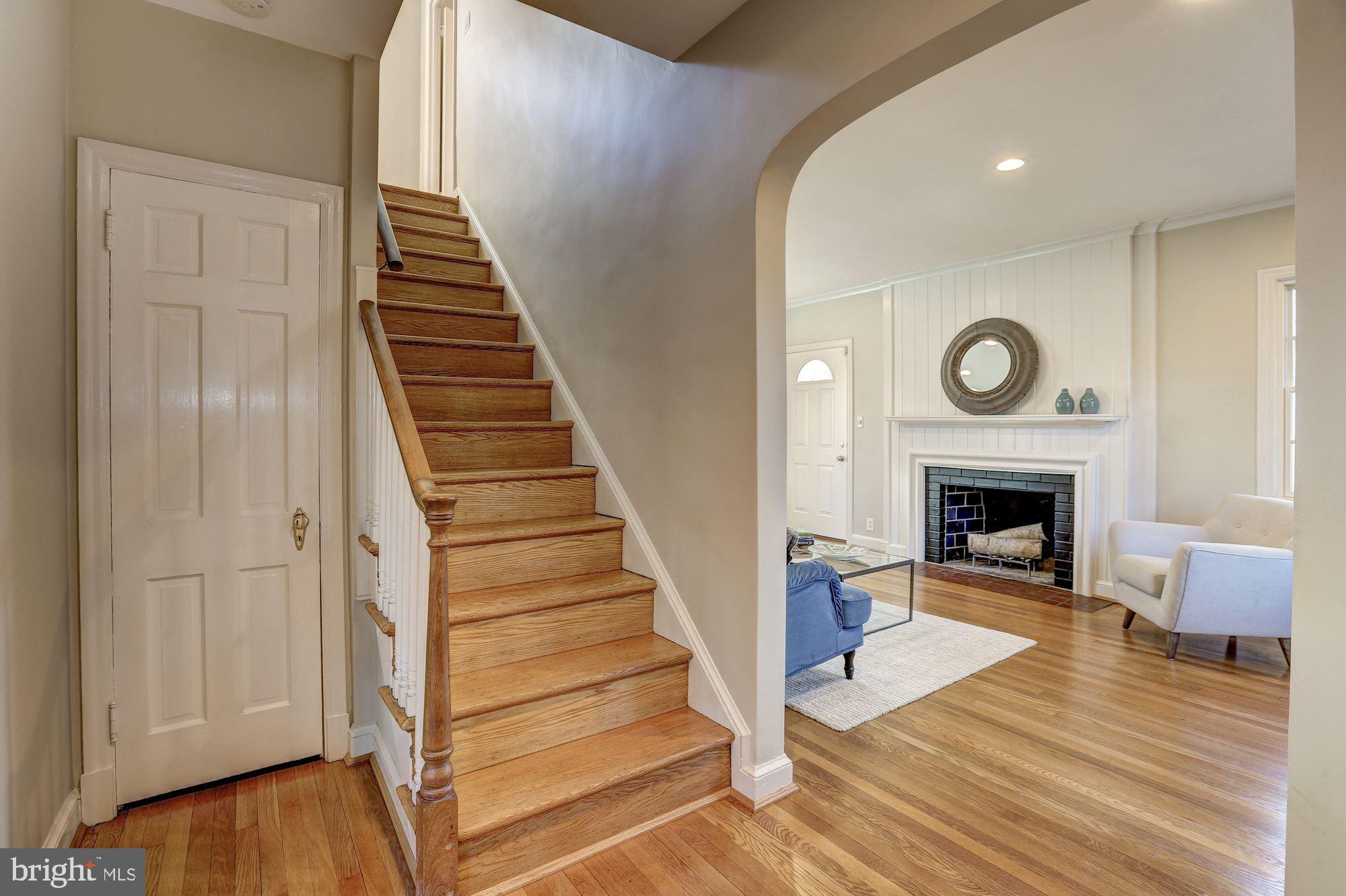 1804 Myrtle Road Silver Spring, MD 20902 - Photo 6 of 24 Foyer, door to powder room