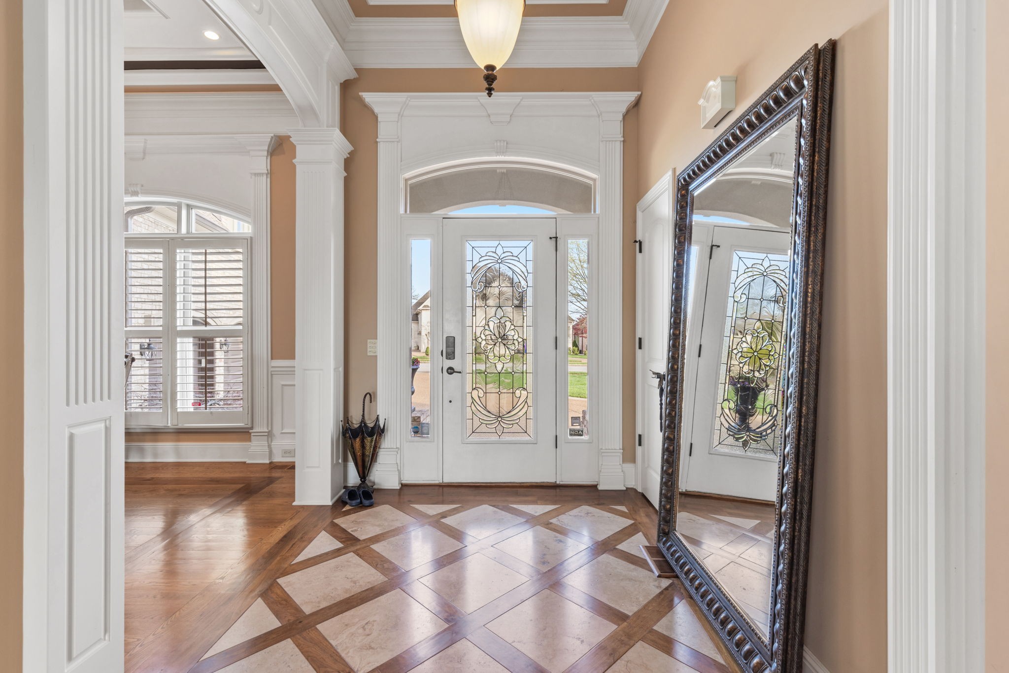 763 Plantation Way Gallatin, TN 37066 - Photo 5 of 65 a view of an entryway with a livingroom