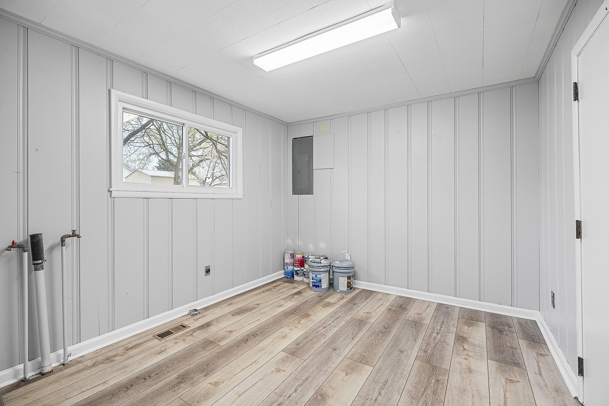 106 North Main Street Sparta, TN 38583 - Photo 13 of 28 a view of room with window and furniture