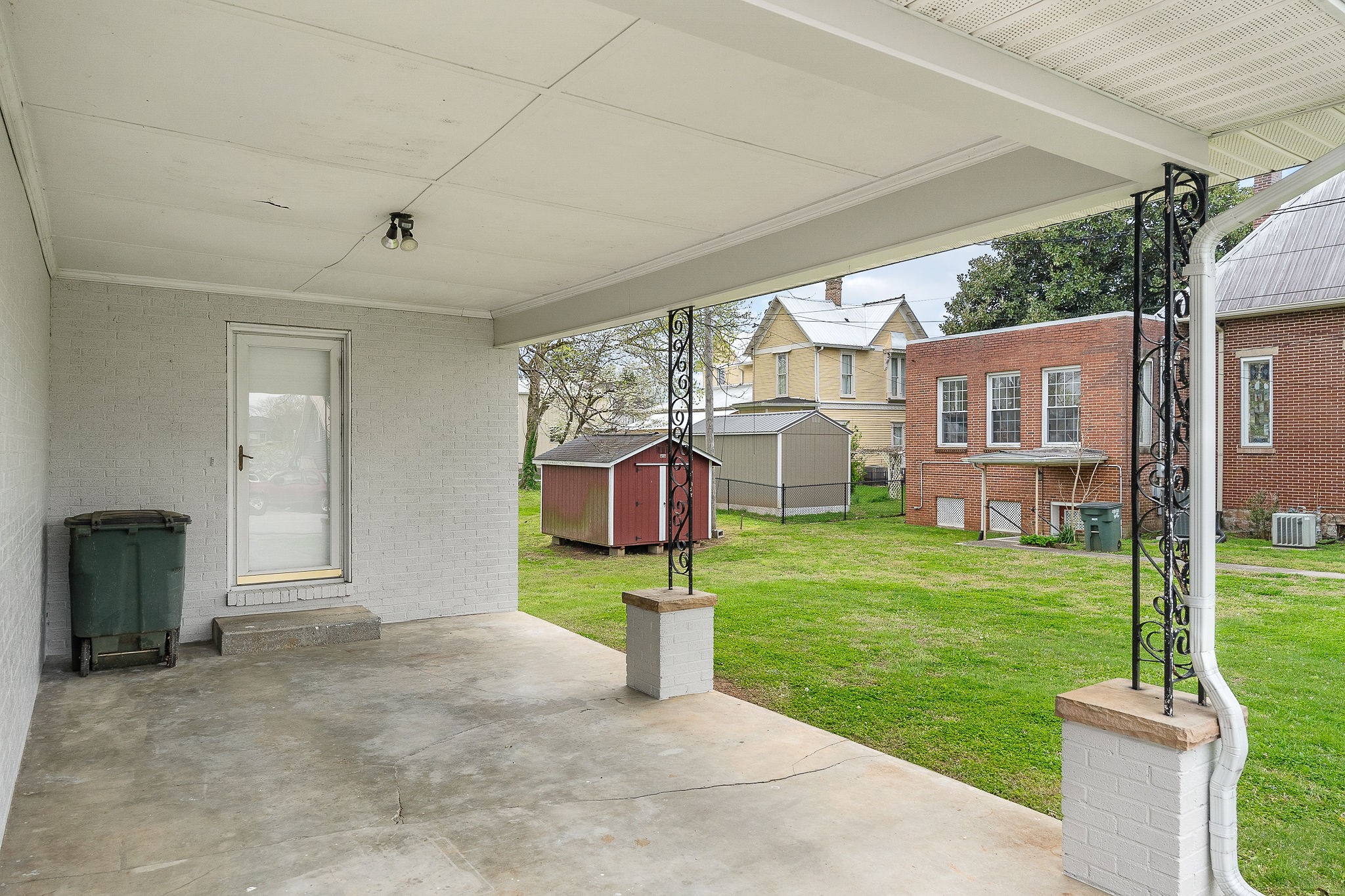 106 North Main Street Sparta, TN 38583 - Photo 4 of 28 a view of a porch with furniture and garden