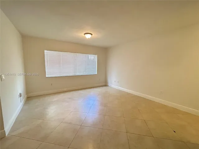 $1,995 | 2880 Pine Tree Drive, Unit 9, Miami Beach, FL 33140