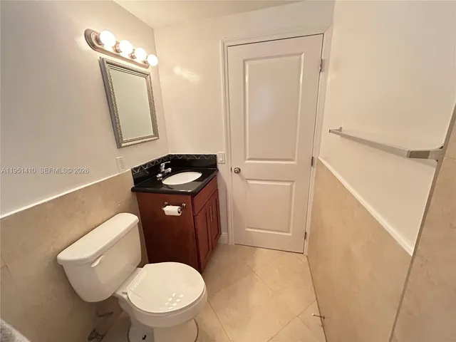 $1,995 | 2880 Pine Tree Drive, Unit 9, Miami Beach, FL 33140