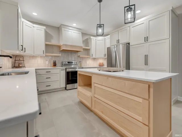 $729,900 | 9116 Metea Vly Crossing, Leo, IN 46765