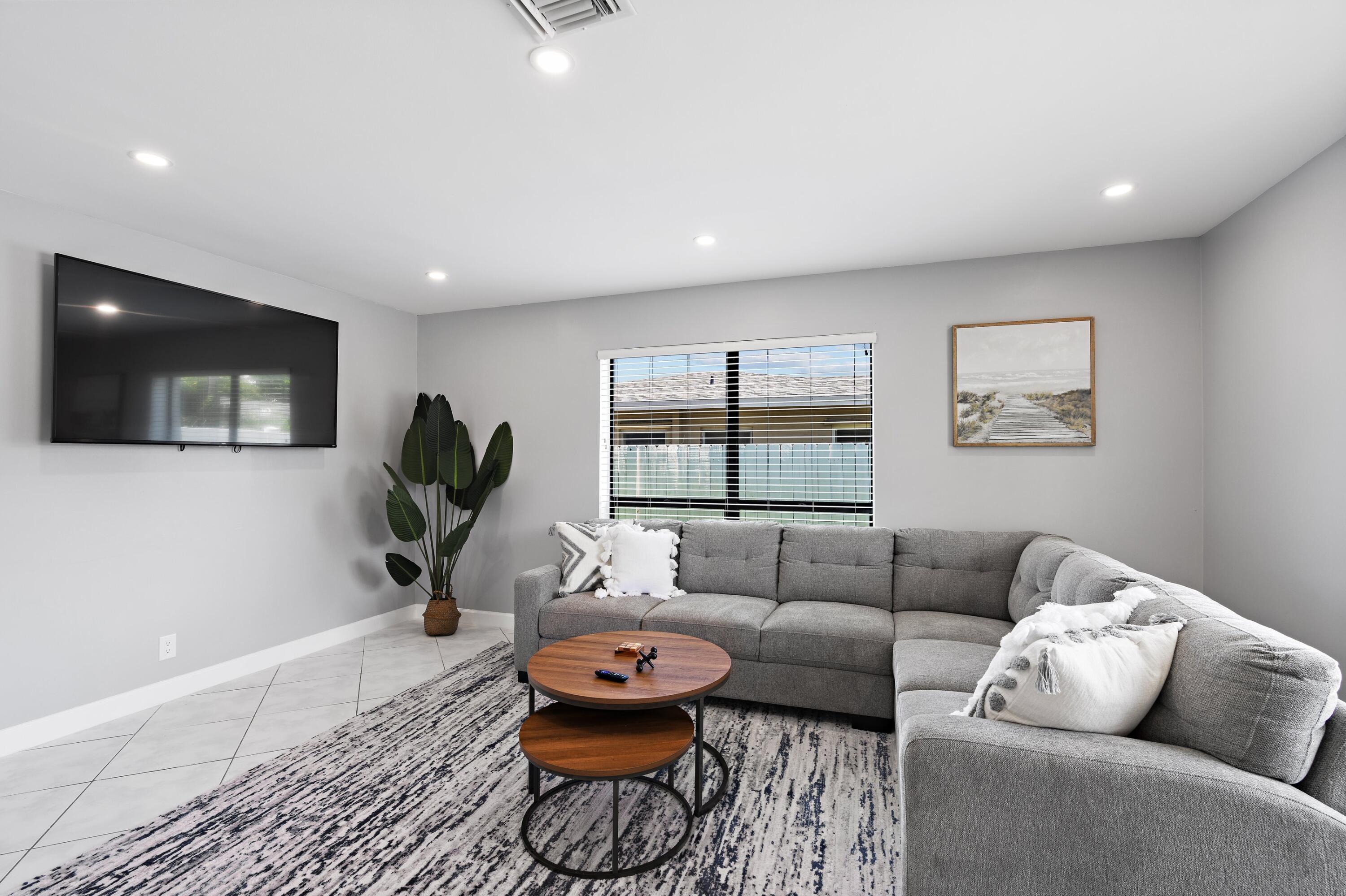 3370 Northeast 5th Drive Boca Raton, FL 33431 - Photo 5 of 45 Living Area