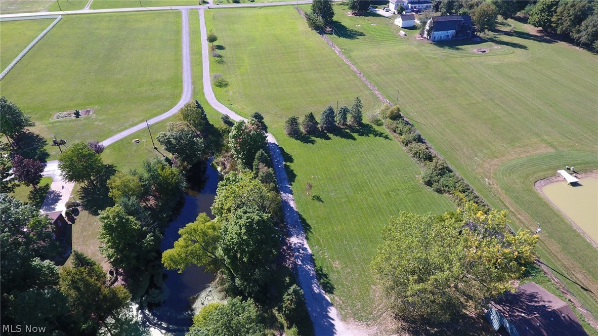 9575 Vermilion Road Amherst, OH 44001 - Photo 2 of 35