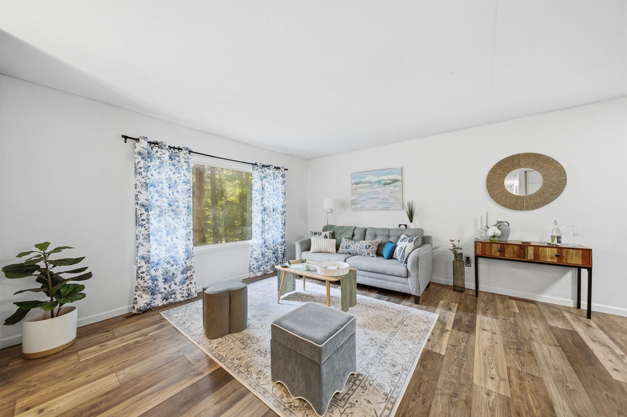 212 South Four Mile Road Traverse City, MI 49696 - Photo 6 of 57 1948642-c97796fe-ea55-4c5f-af65-5378095df2fd.JPG