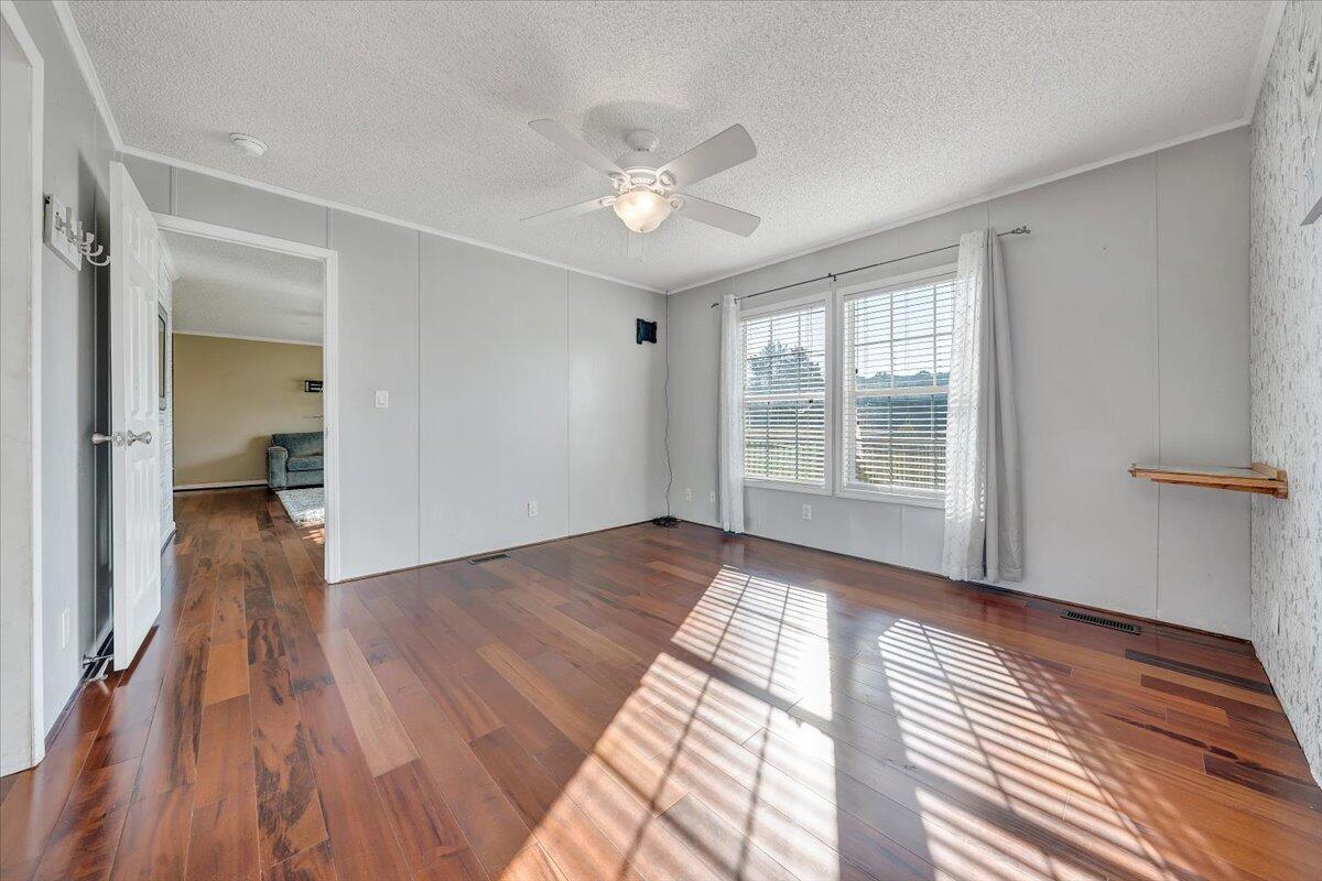 9233 Newport Road Catawba, VA 24070 - Photo 14 of 33 14-MIB08008