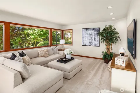 $4,435,000 | 9636 Northeast 30th Place, Clyde Hill, WA 98004