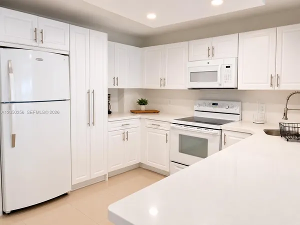 $2,650 | 1865 South Ocean Drive, Unit 8I, Hallandale Beach, FL 33009