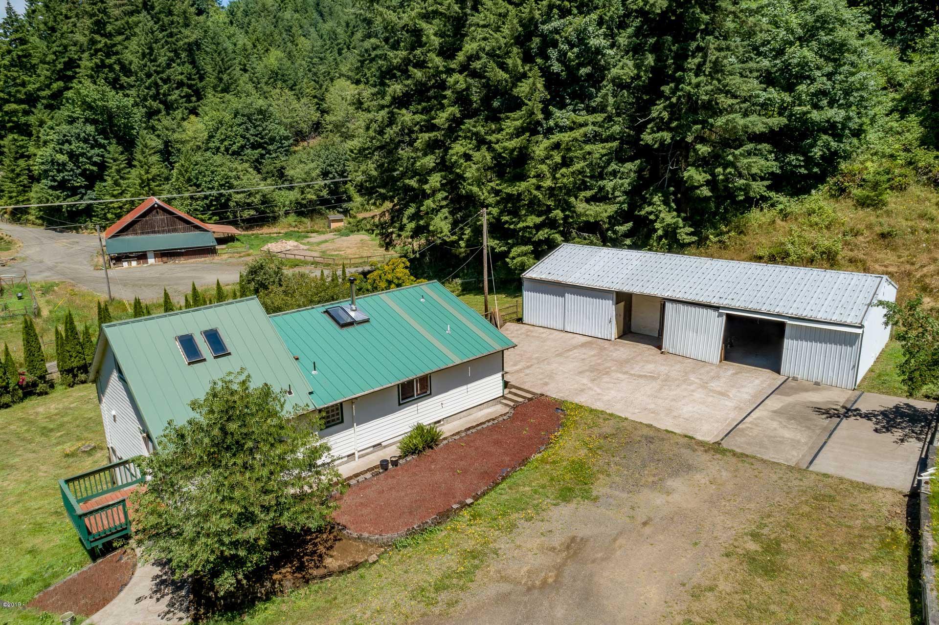 429 Hidden Valley Road Toledo, OR 97391 - Photo 7 of 41 HOME AND SHOP AND GARAGE SPACE