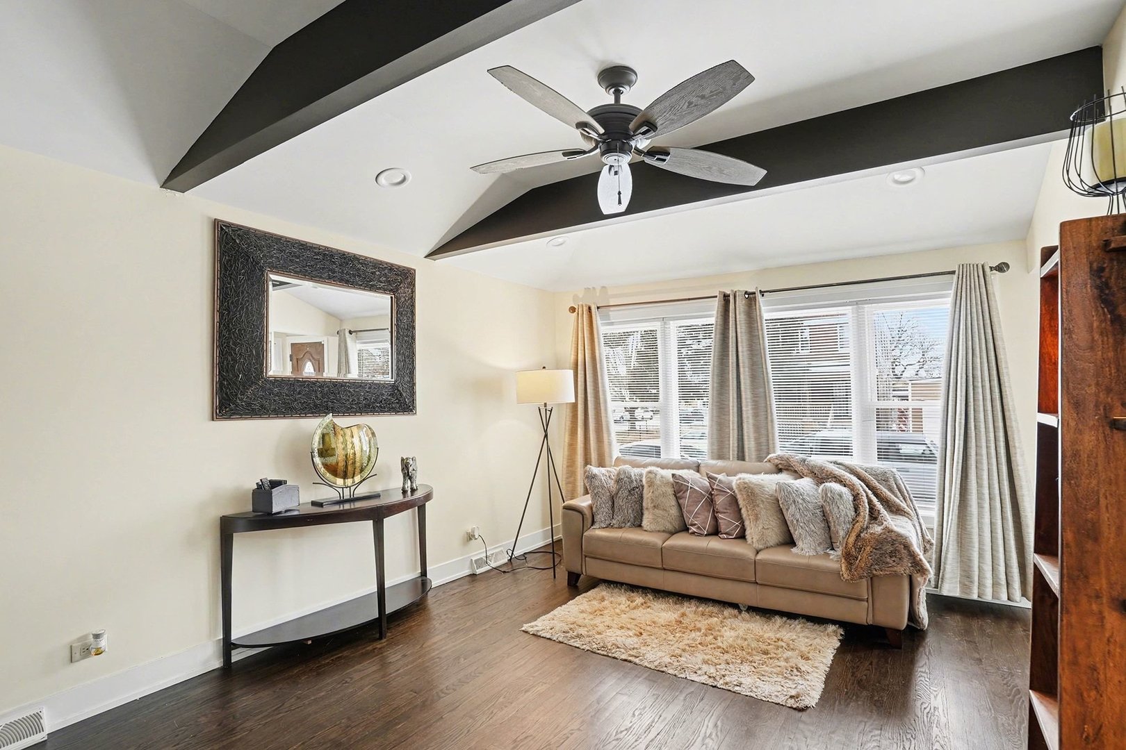 8953 South Aberdeen Street Chicago, IL 60620 - Photo 4 of 25 a living room with furniture and a large window