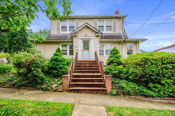 $998,000 | 4634 Iris Lane, Great Neck, NY 11020
