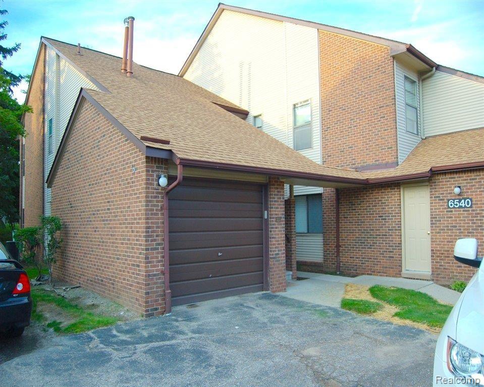 6540 Ridgefield Circle, Unit 101 West Bloomfield, MI 48322 - Photo 1 of 18 Attached Garage.JPG