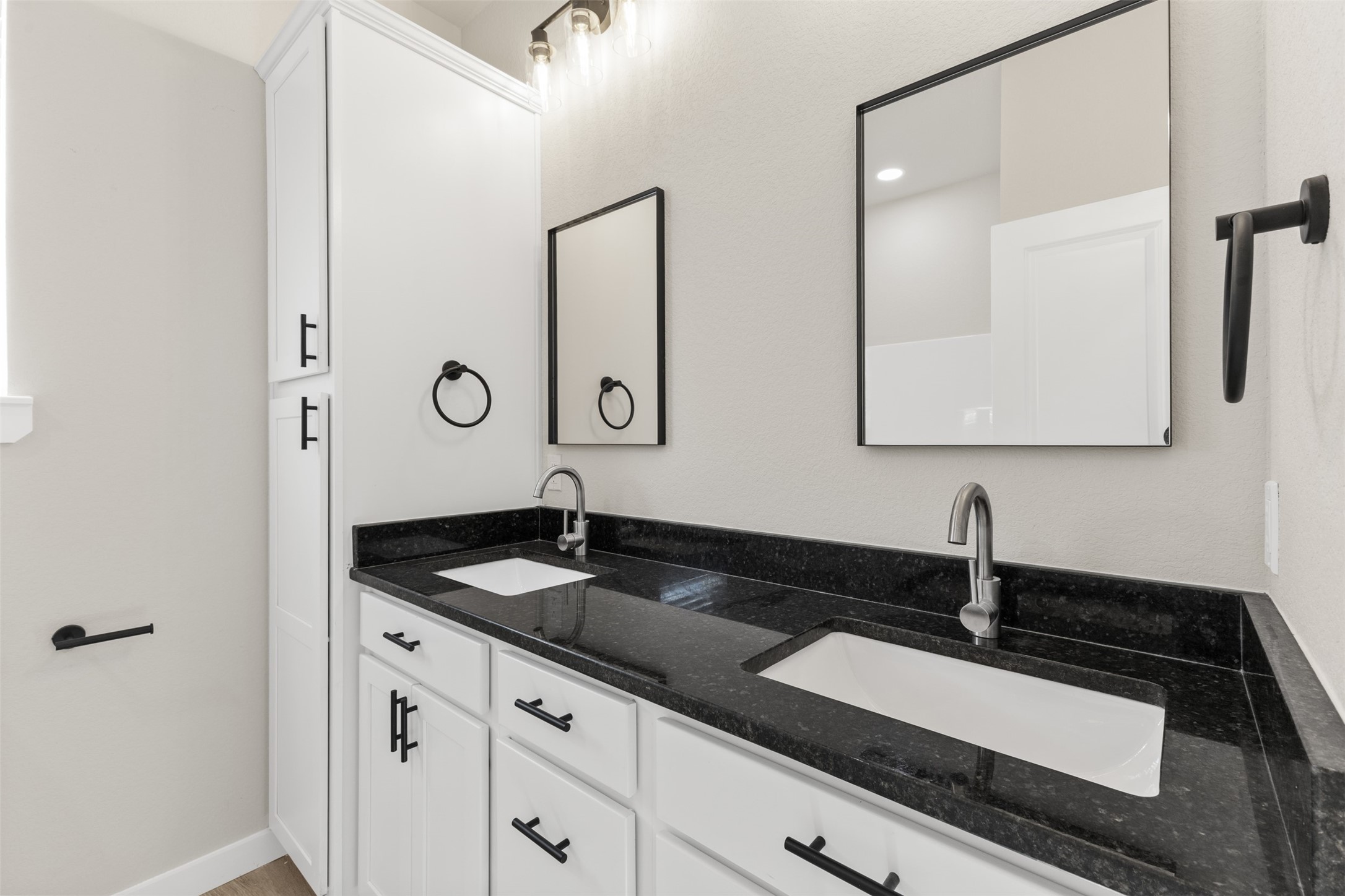 1504 Clay Street, Unit B Brenham, TX 77833 - Photo 11 of 30